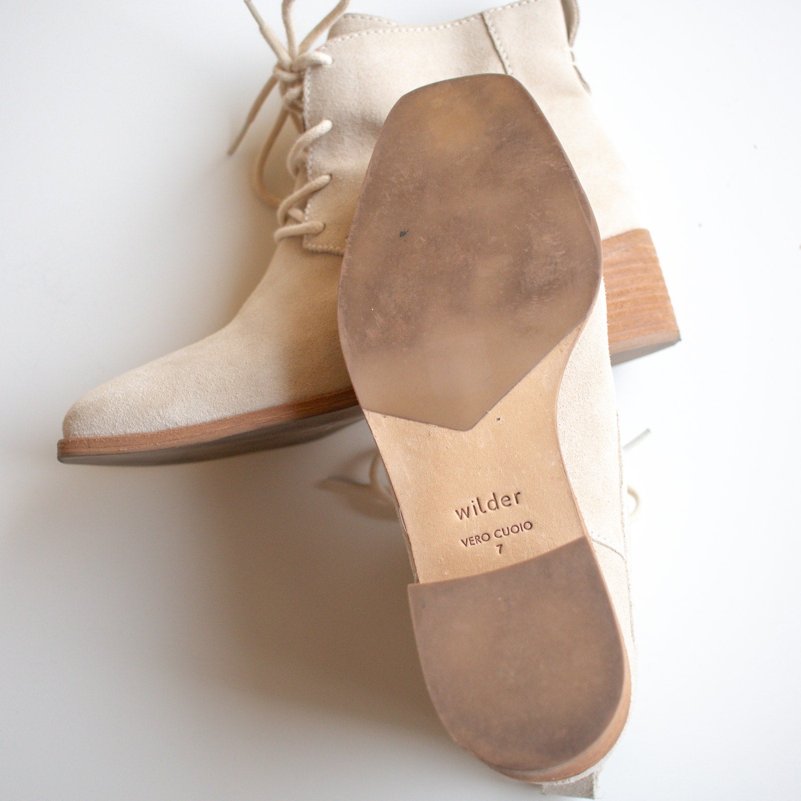 Wilder White Suede All-Season Boots Size 7