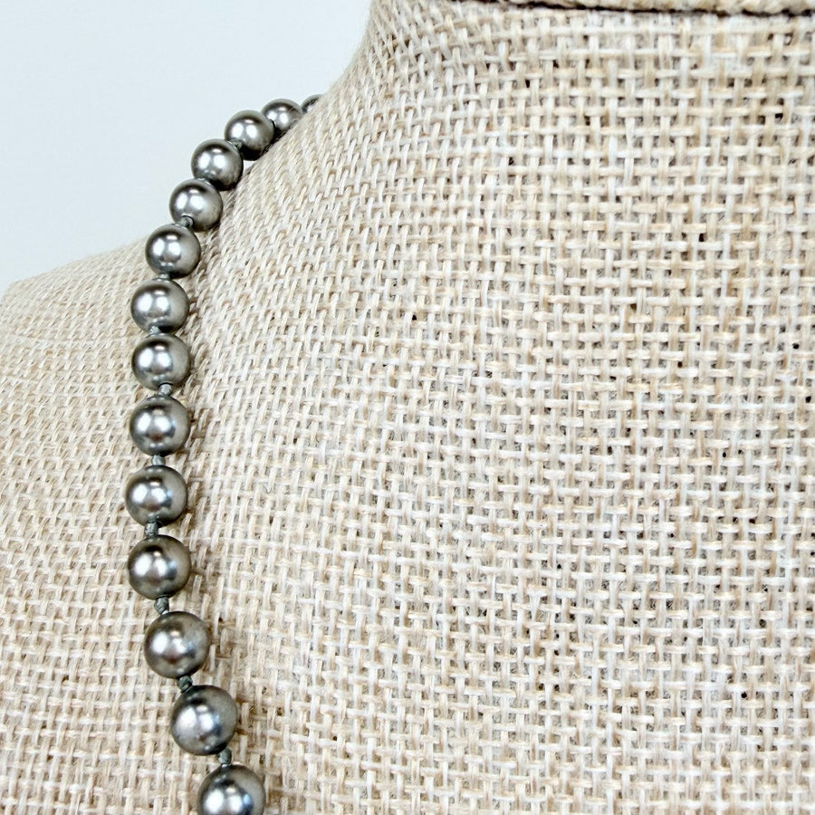 Short Pearl Necklace Monet Gray Tahitian Pearl Glass Beads