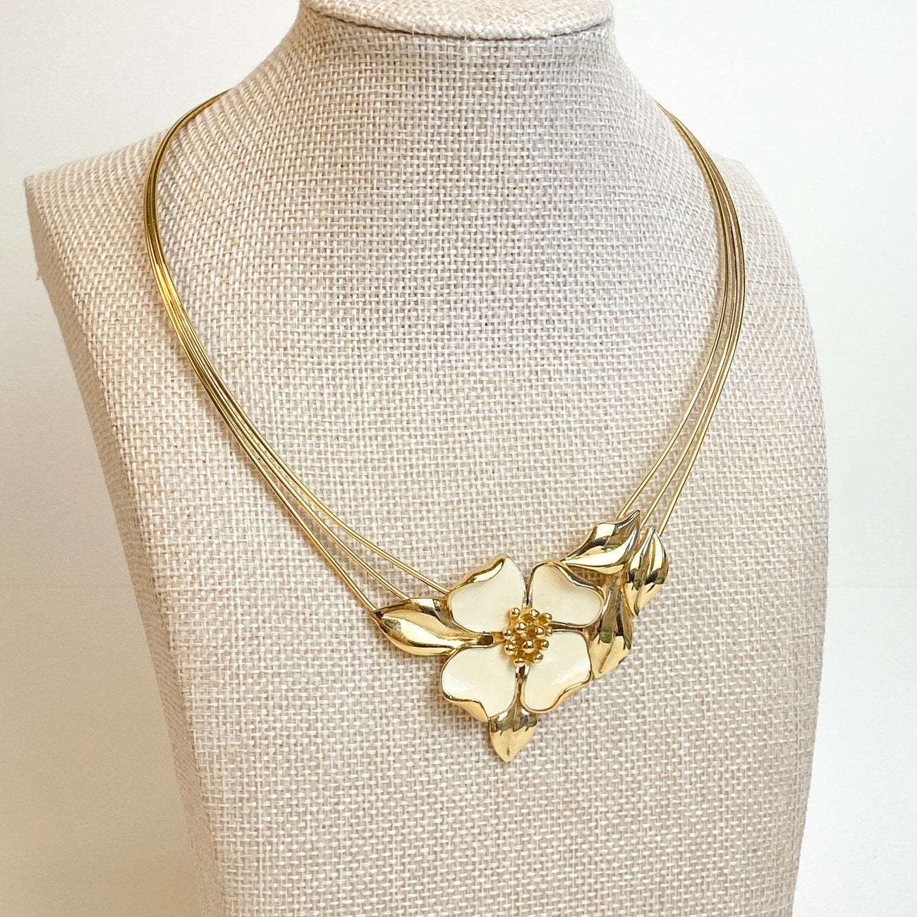 Trifari Cream Floral Collar Necklace Gold Tone MCM Torque Dogwood Design