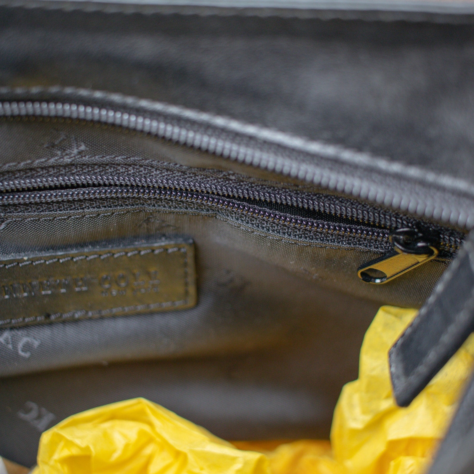 Kenneth Cole Black Leather Medium Size Shoulder bag