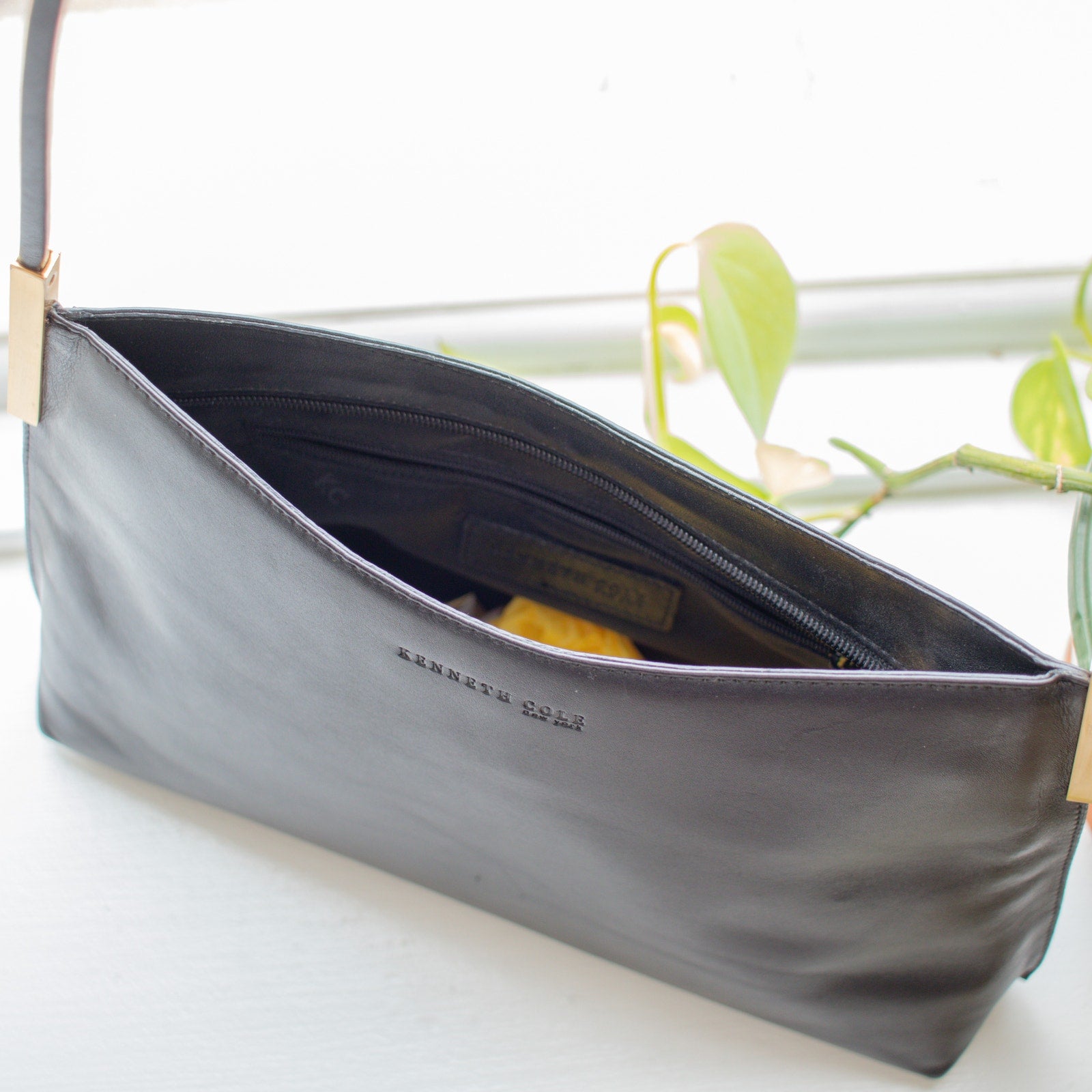 Kenneth Cole Black Leather Medium Size Shoulder bag