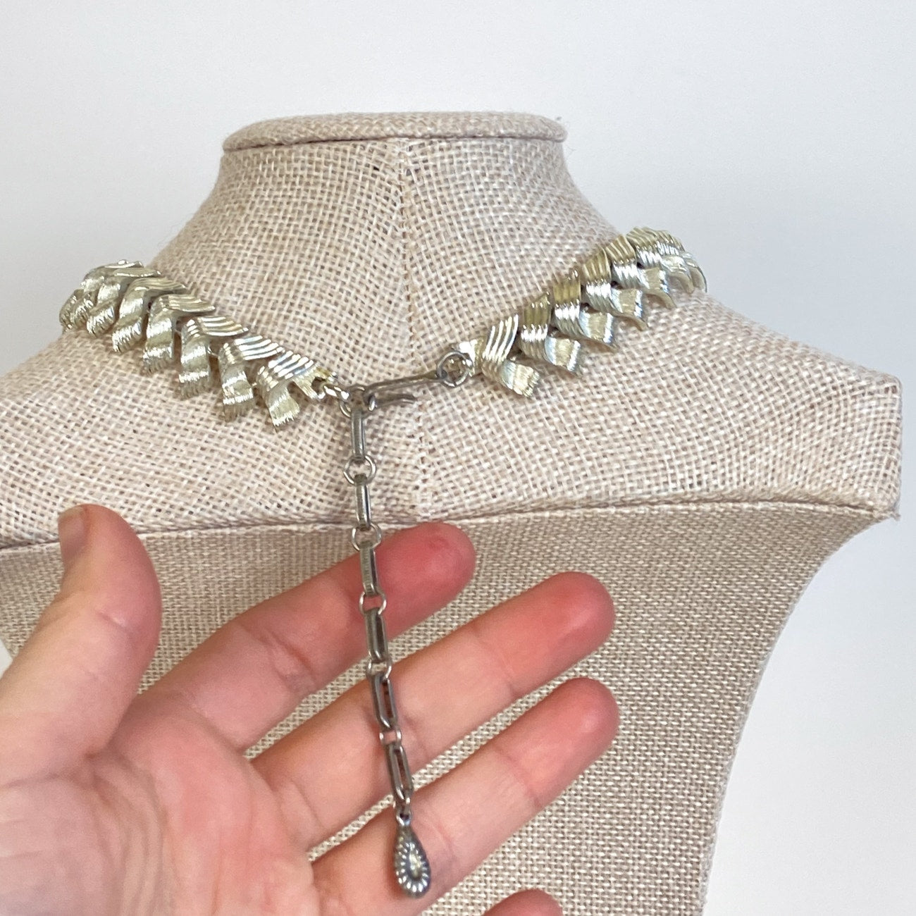 Lisner 1960s Choker Vintage Mid-Century Necklace