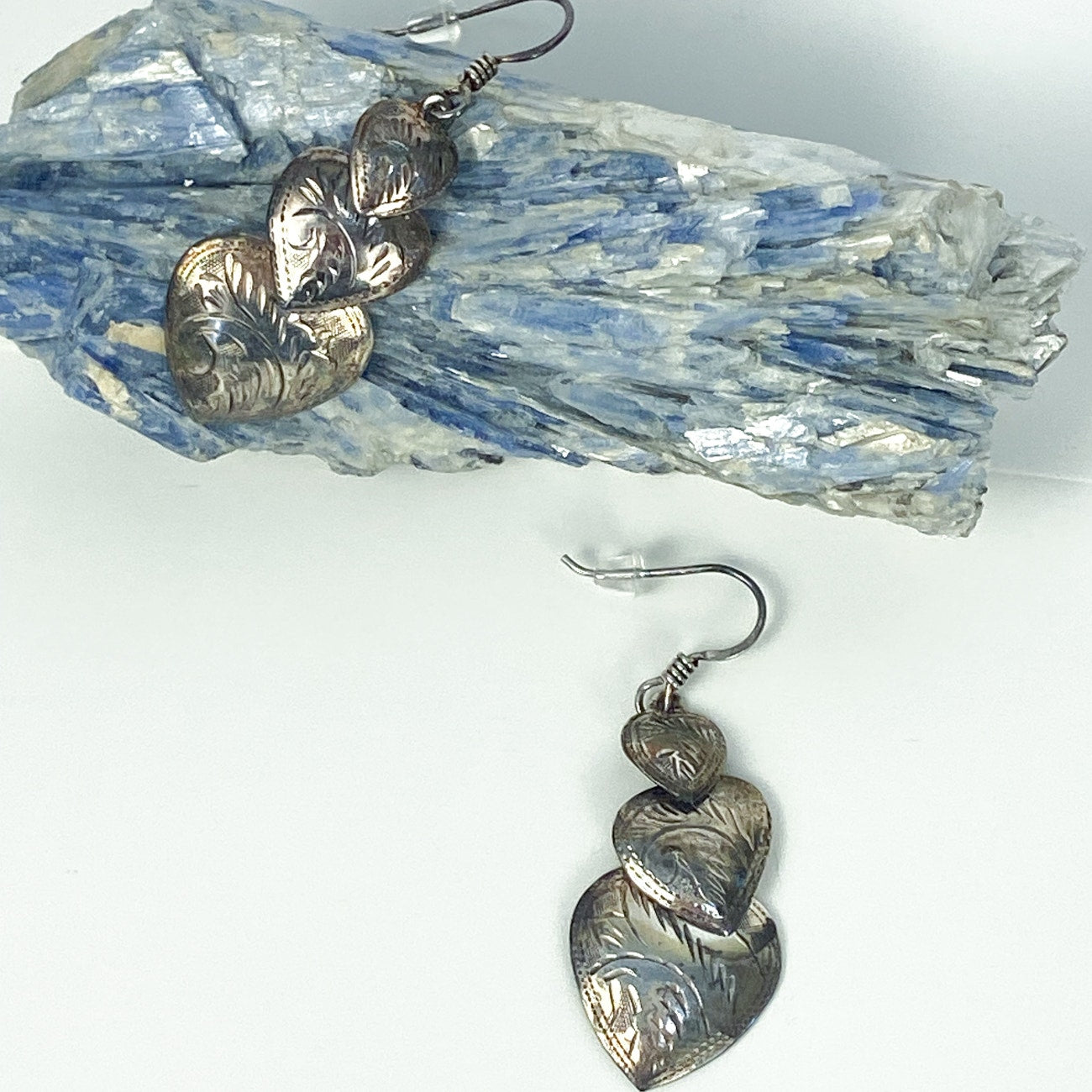 Vintage 90s Heart Dangly Earrings