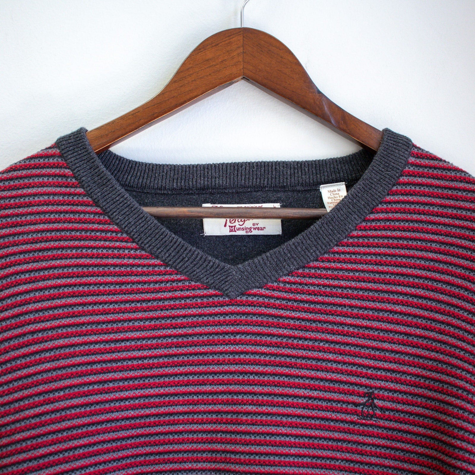 An Original Penguin by Munsingwear V-Neck Striped Sweater Size Large