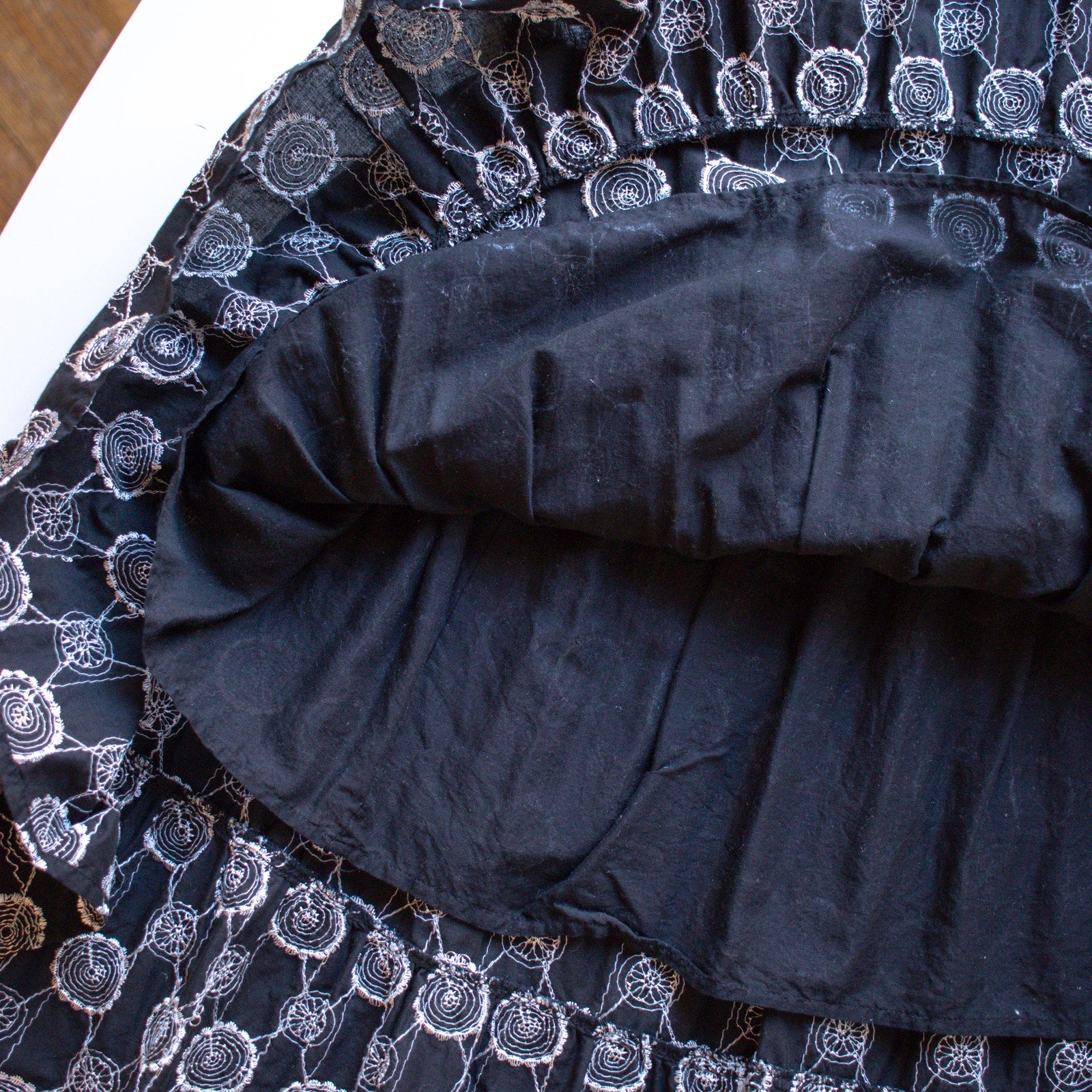 Femme Vintage Black and White Floral Stitchery Lined Maxi Skirt Size Small