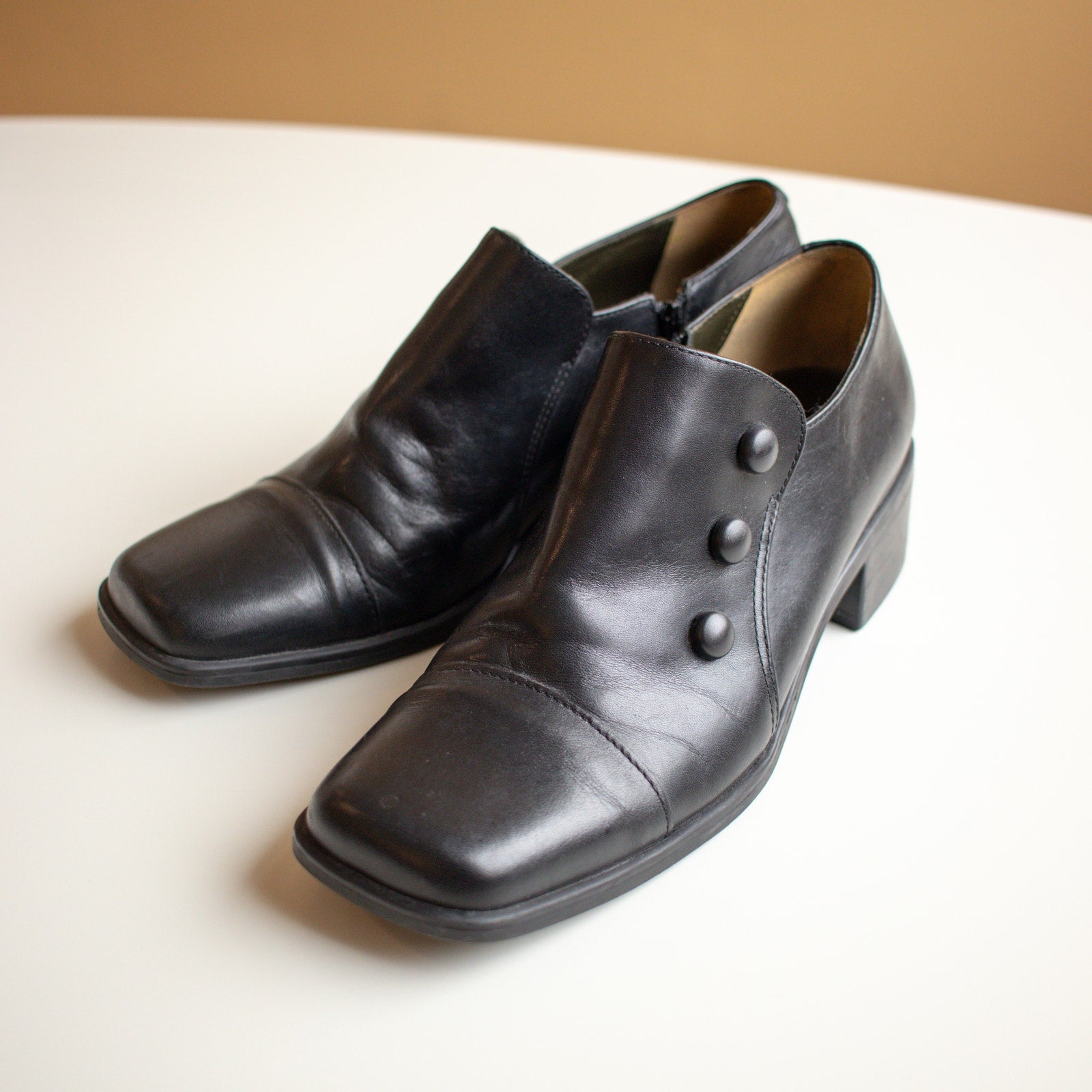 Danelle Black Leather Slip Block Heel Size 7.5