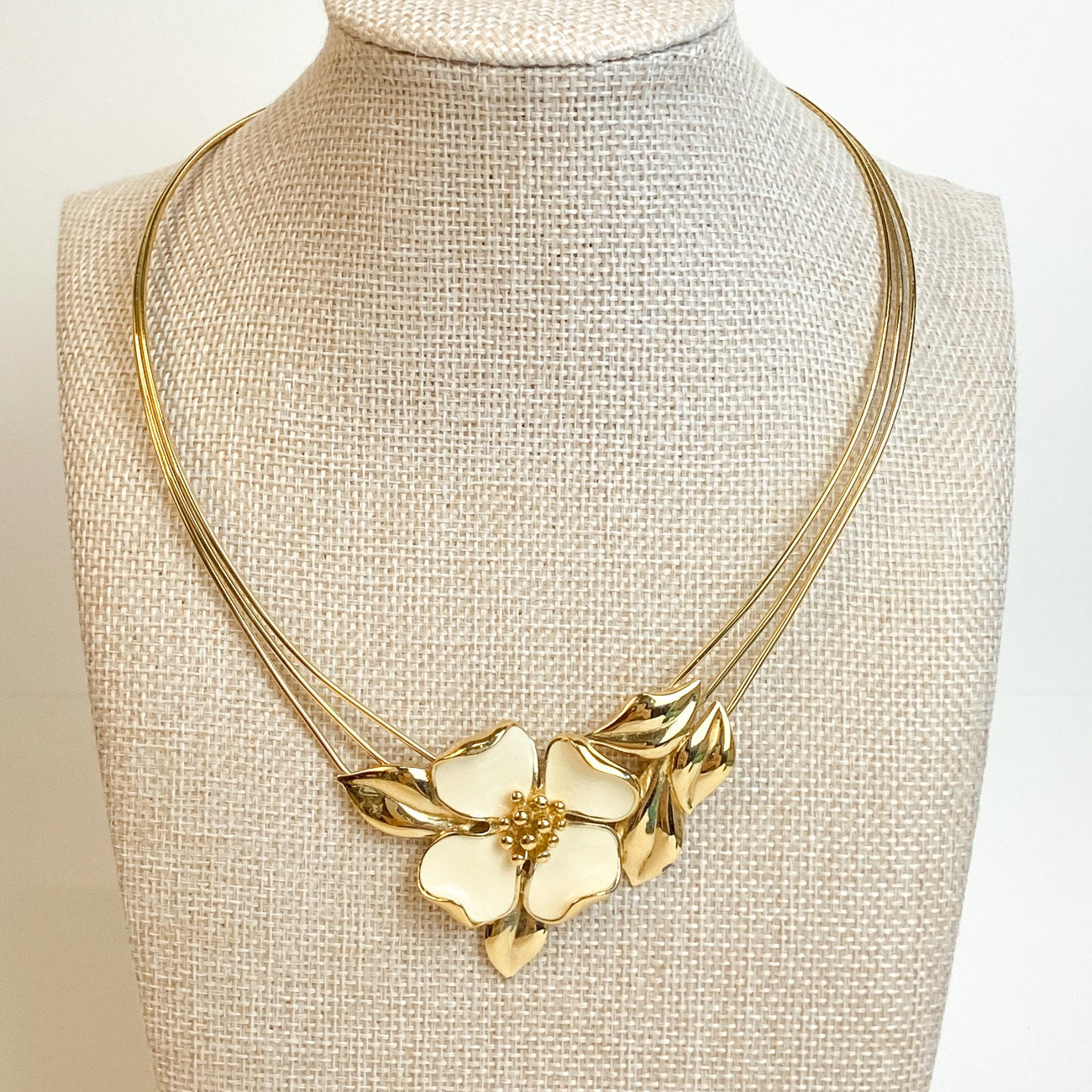 Trifari Cream Floral Collar Necklace Gold Tone MCM Torque Dogwood Design