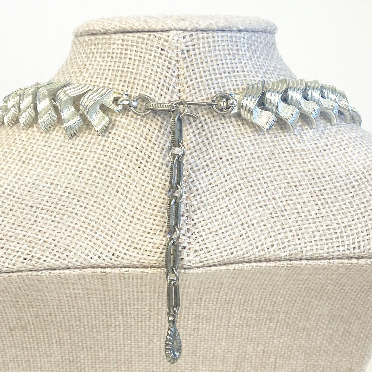 Lisner 1960s Choker Vintage Mid-Century Necklace