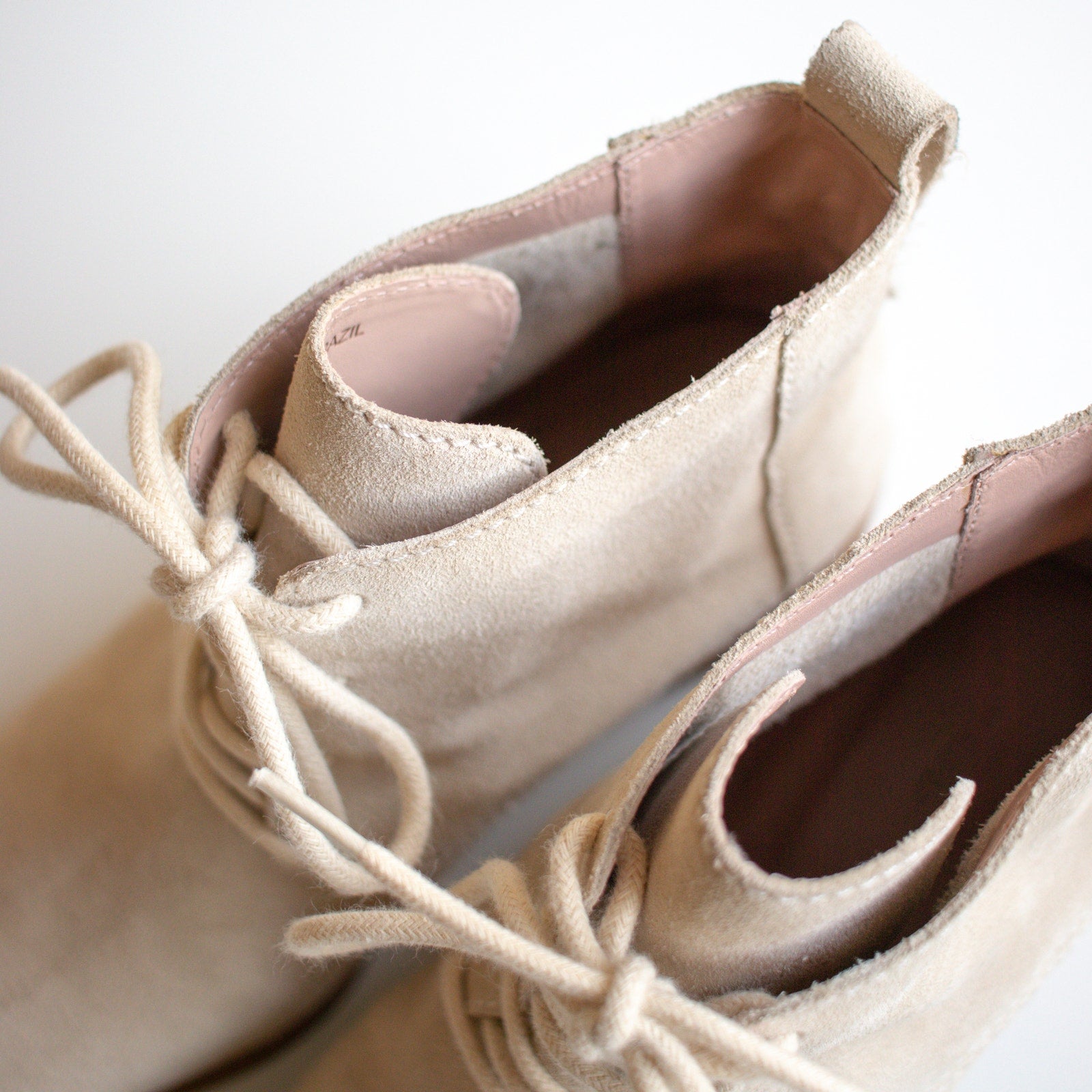 Wilder White Suede All-Season Boots Size 7