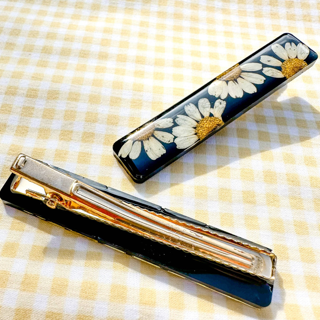 Black daisy pressed chamomile flower bar hair clip