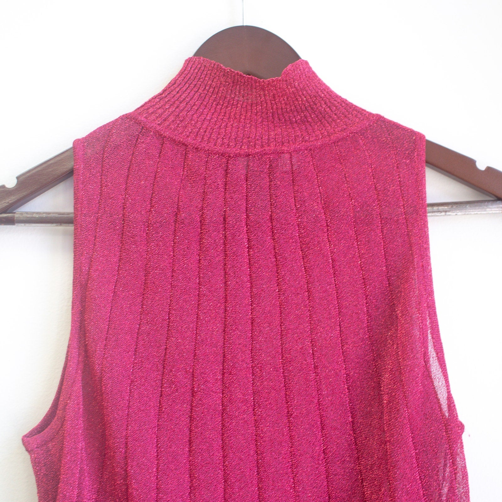 Laundry by Shelli Segall Sparkly Cranberry Top Size Small
