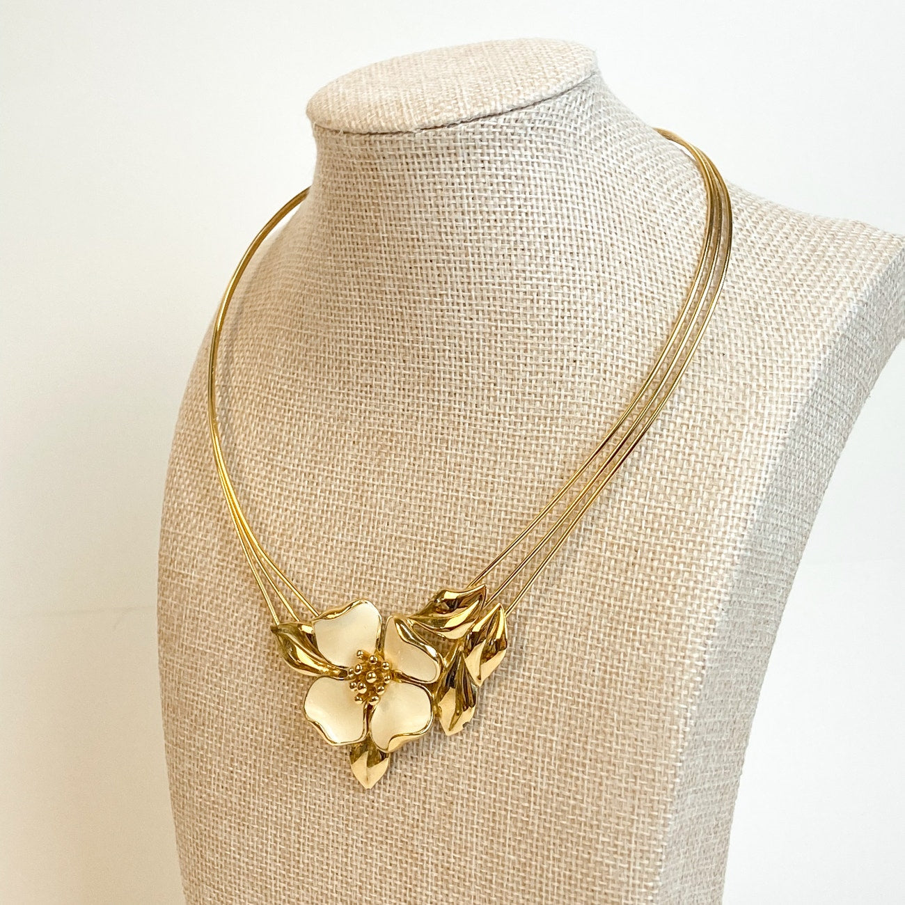 Trifari Cream Floral Collar Necklace Gold Tone MCM Torque Dogwood Design