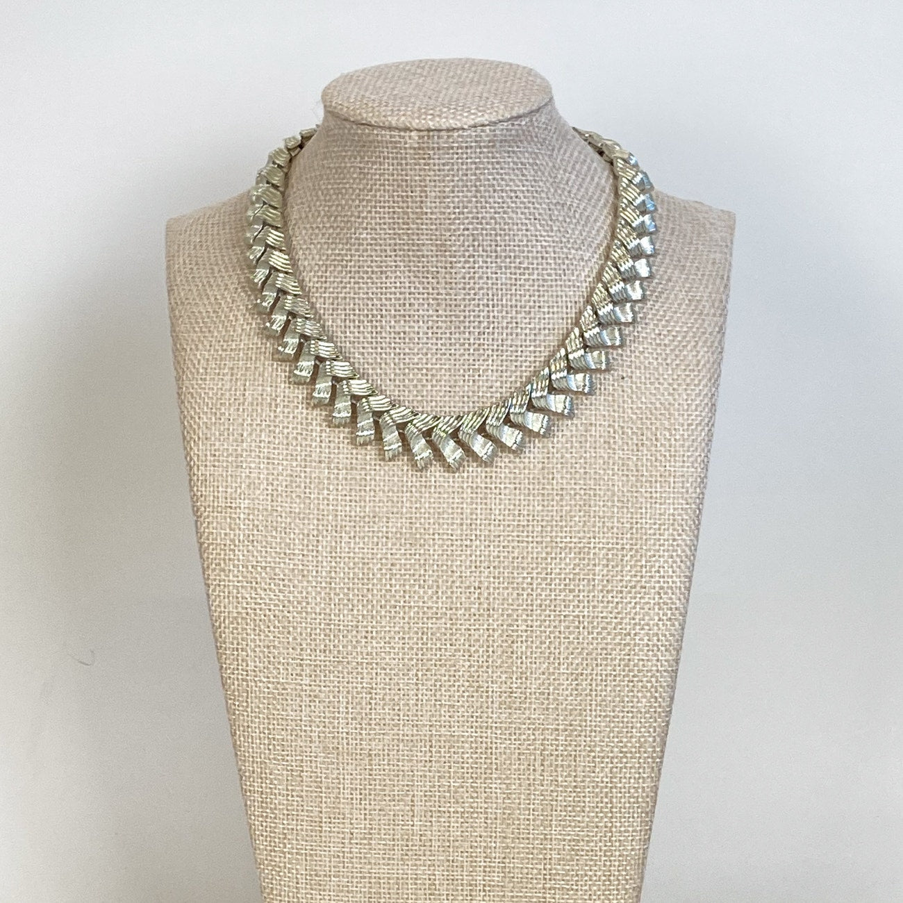 Lisner 1960s Choker Vintage Mid-Century Necklace
