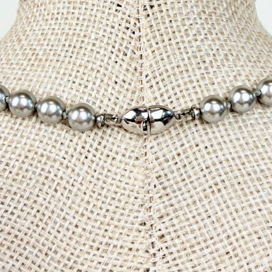 Short Pearl Necklace Monet Gray Tahitian Pearl Glass Beads