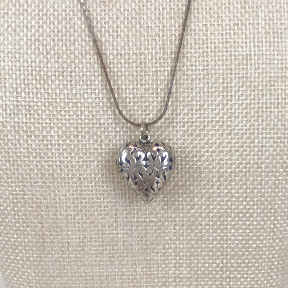 90s Puffy Heart Necklace Filigree Design