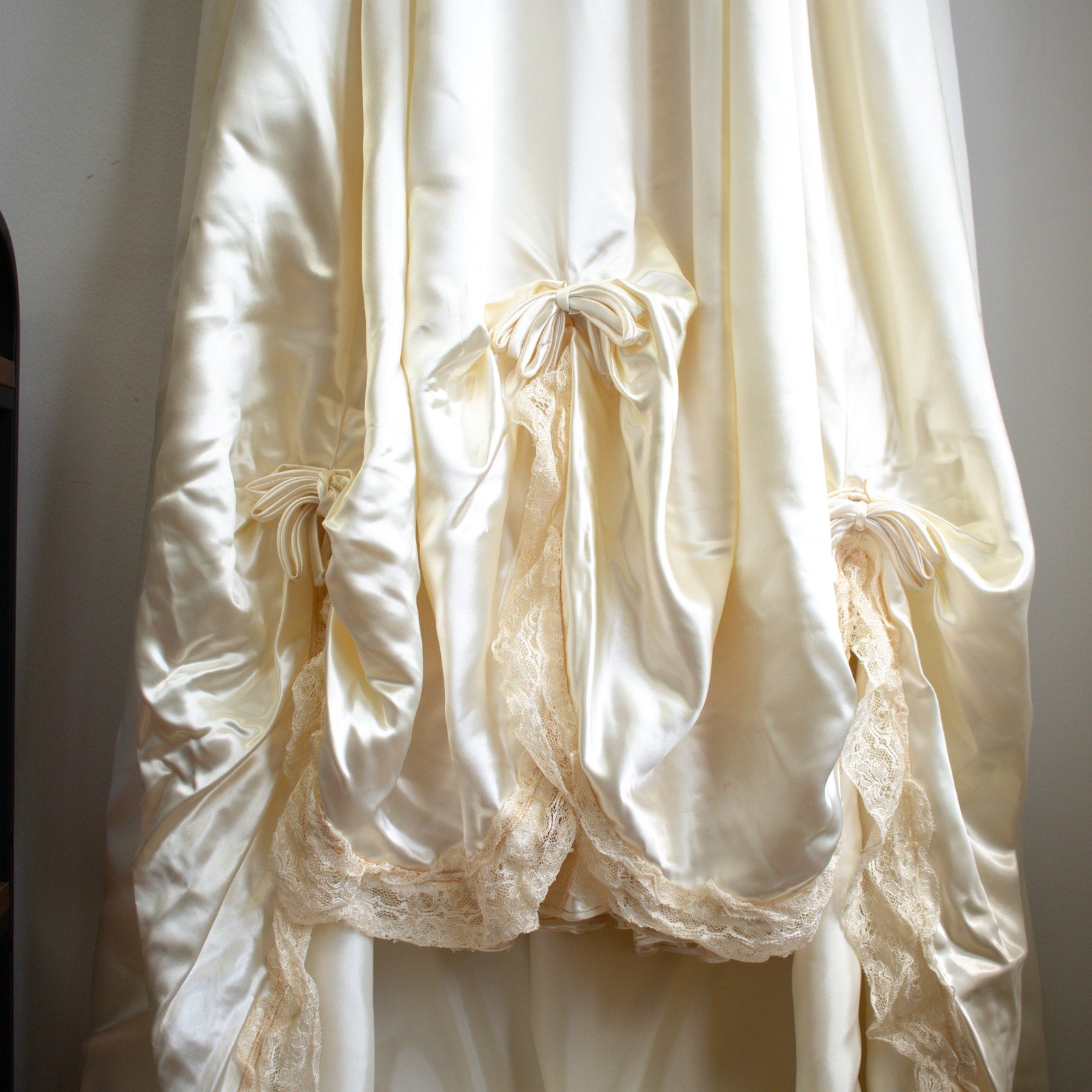 Vintage Satin Cream Lace Trim Wedding Dress Modern Size Medium