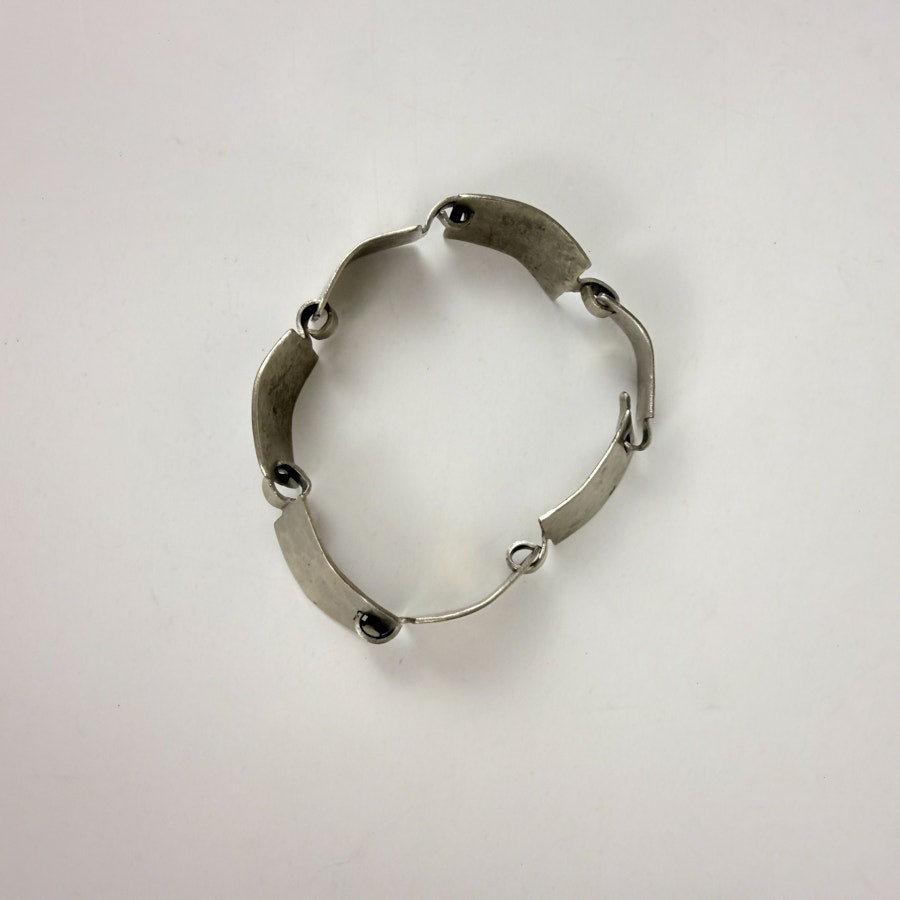 Silvery Lightweight Bracelet