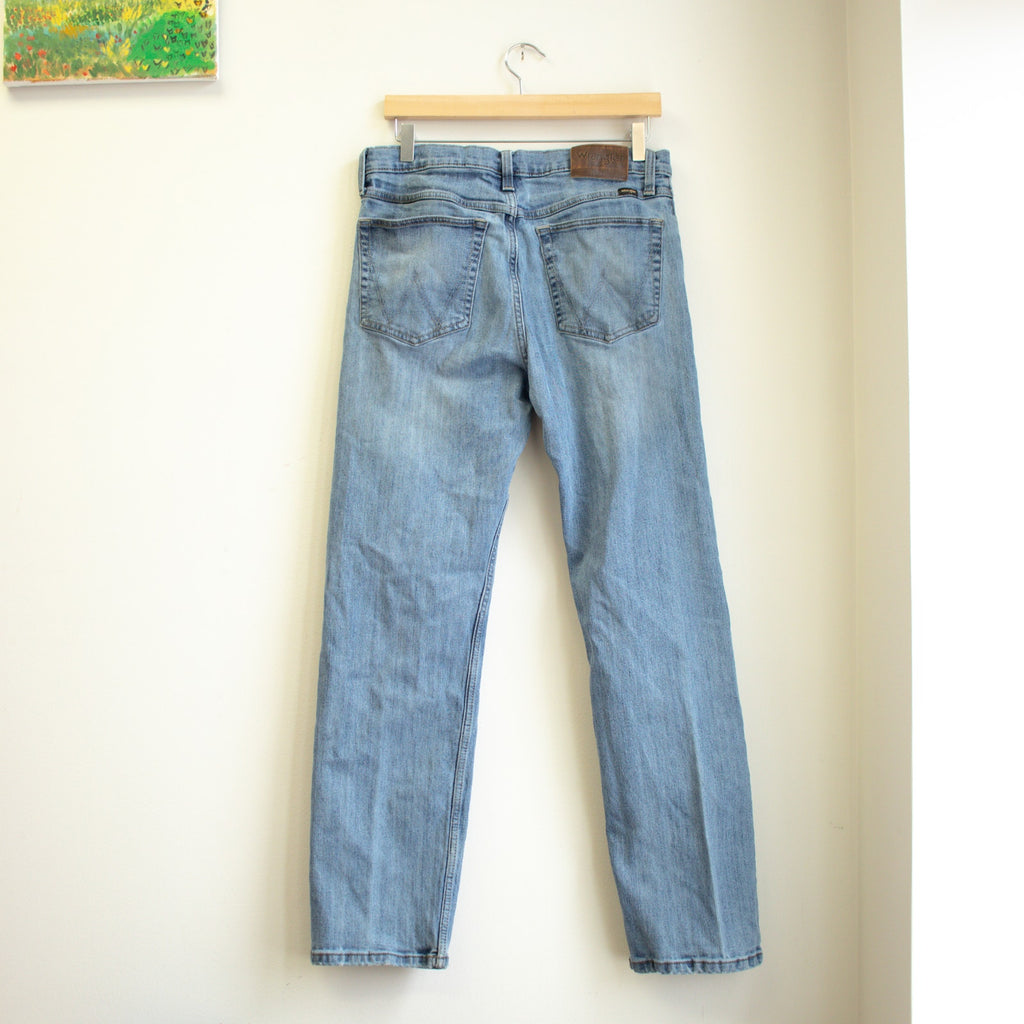 Wrangler  Light Wash Straight Leg Jeans Size 33x32