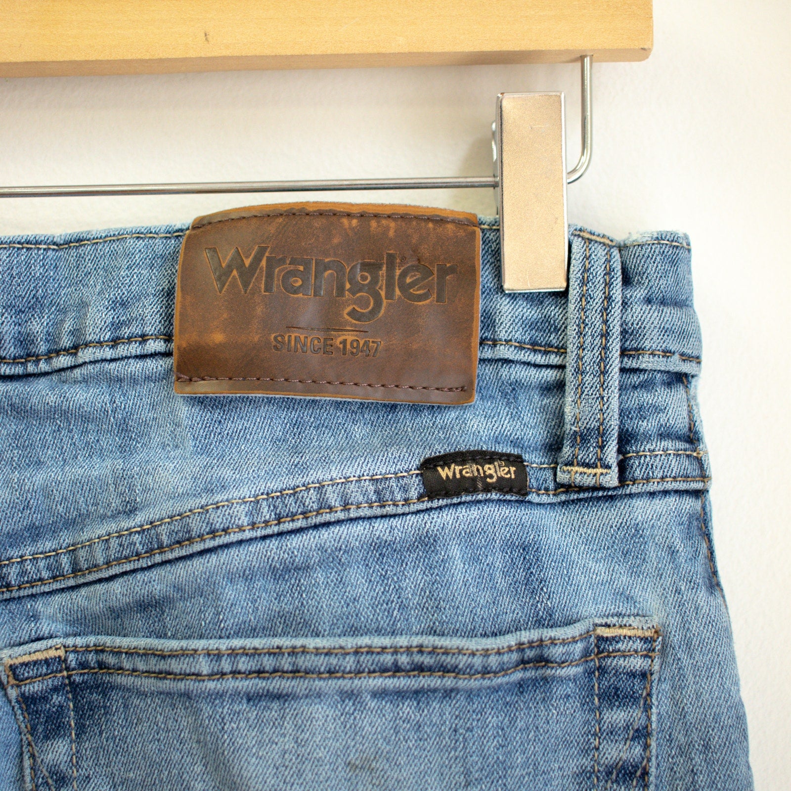 Wrangler  Light Wash Straight Leg Jeans Size 33x32