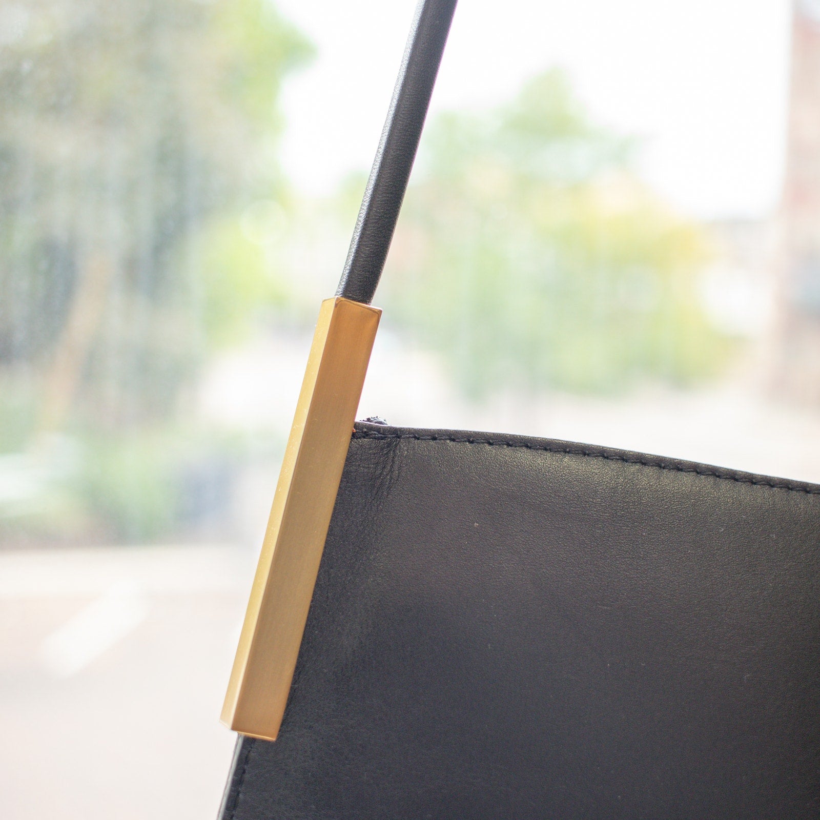 Kenneth Cole Black Leather Medium Size Shoulder bag