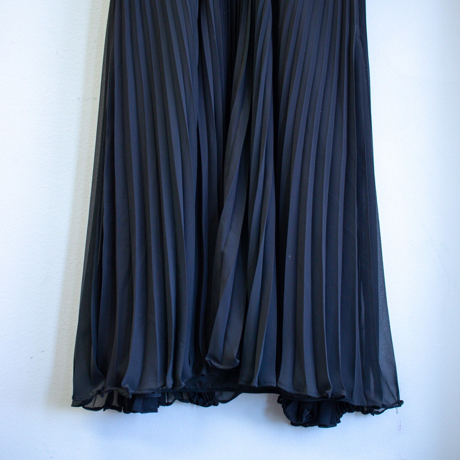 Evan Picone Black Pleaded Chiffon V-Neck Cocktail Dress Size 14 Large