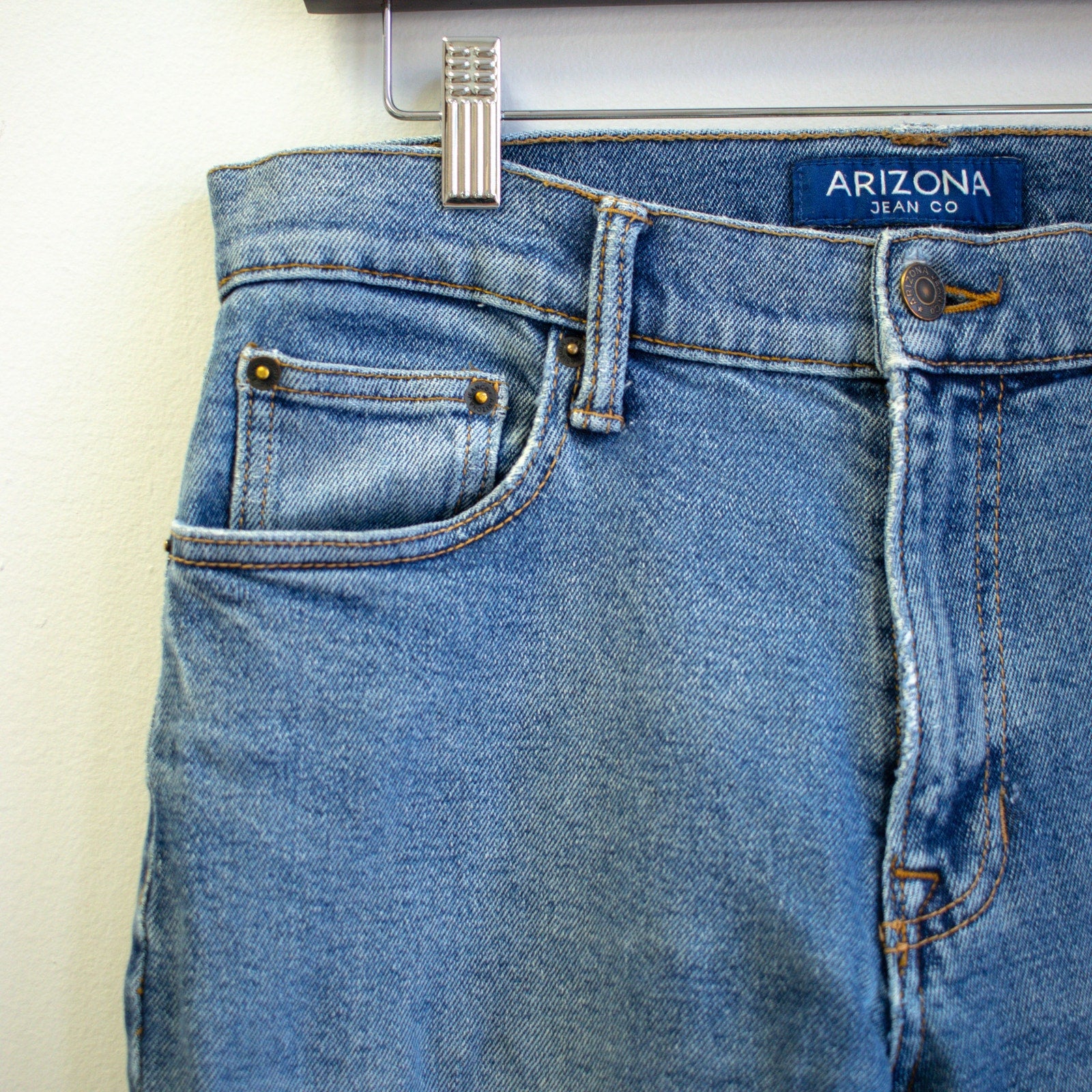 Arizona Jean Company Slim Straight Medium Wash Jeans Size 30x34