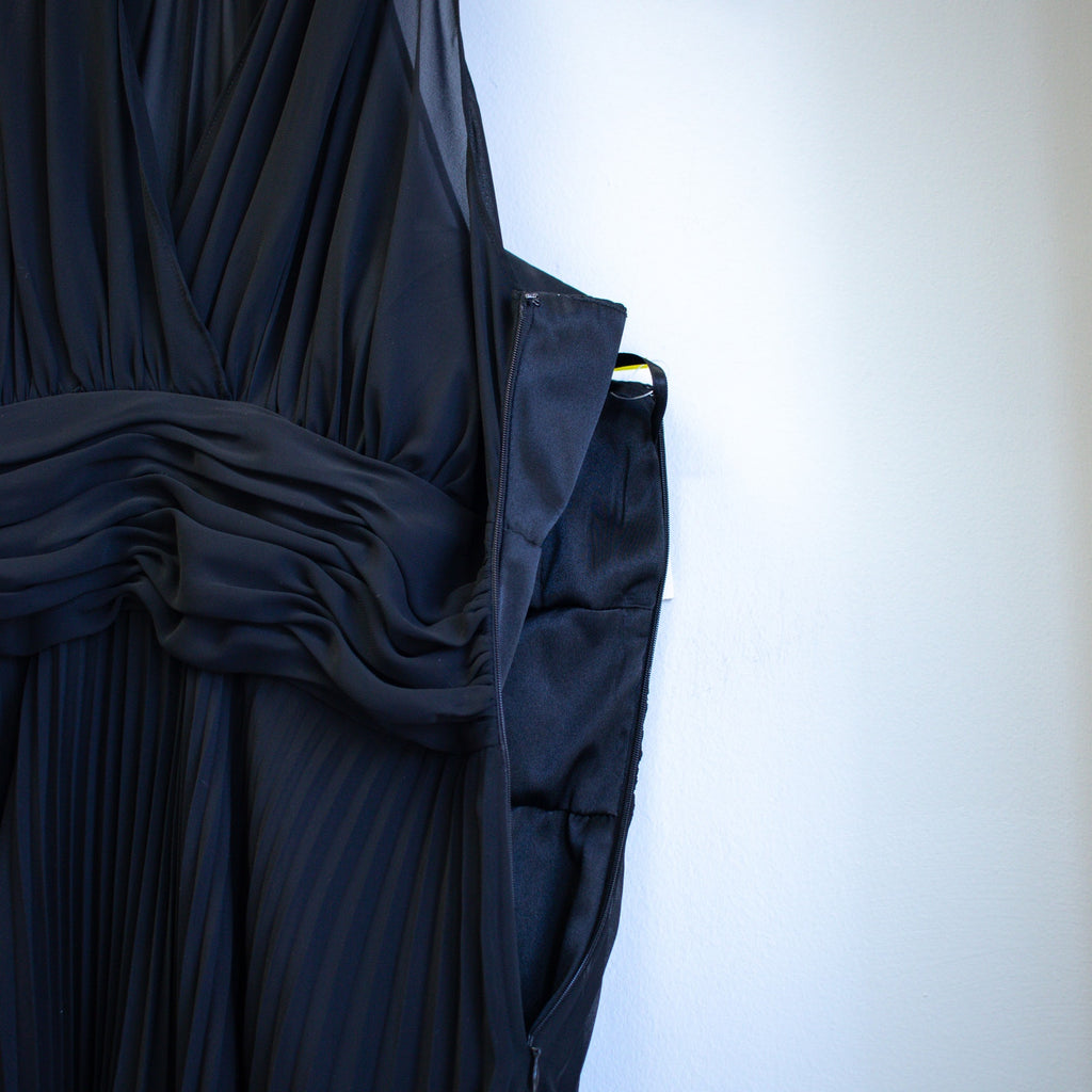 Evan Picone Black Pleaded Chiffon V-Neck Cocktail Dress Size 14 Large