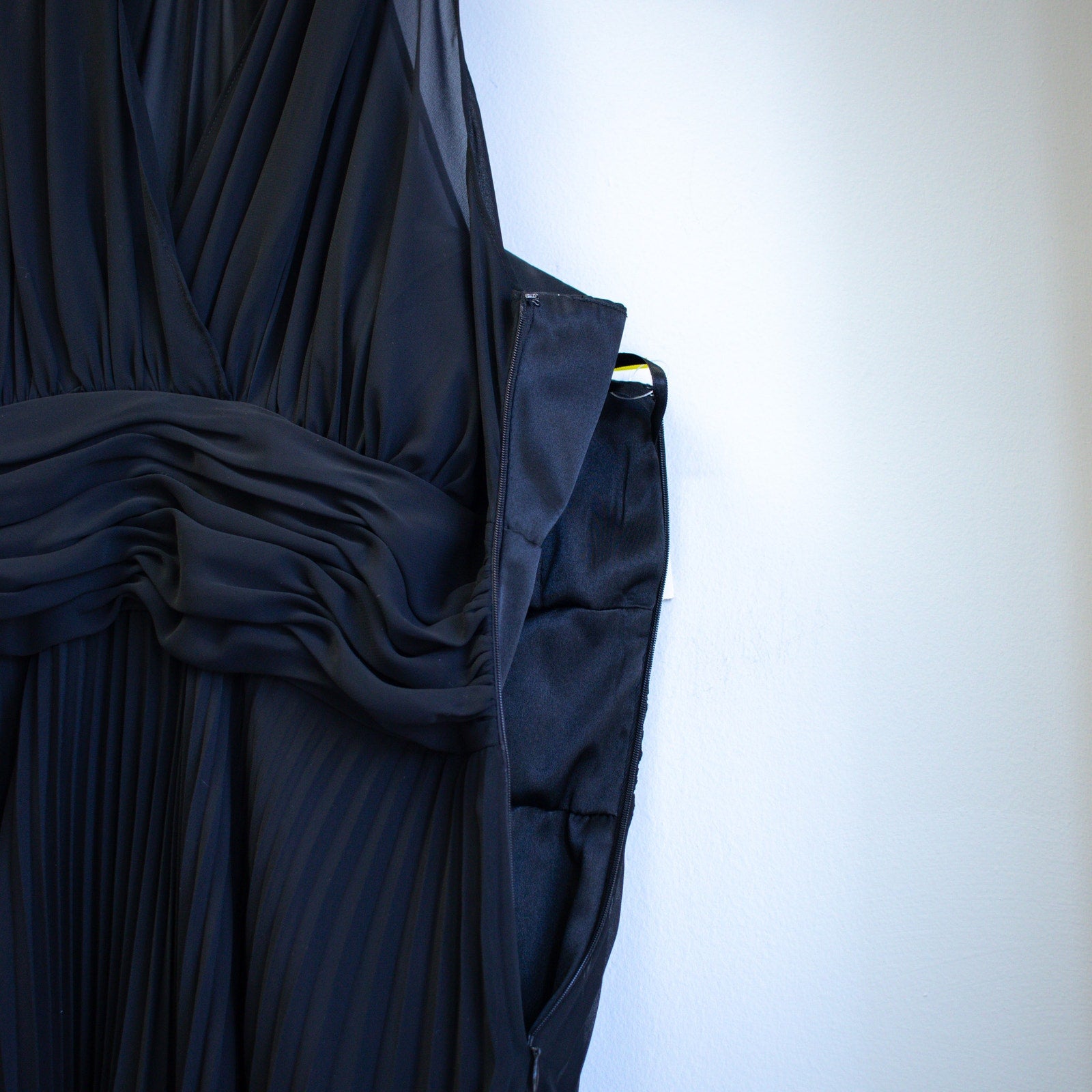 Evan Picone Black Pleaded Chiffon V-Neck Cocktail Dress Size 14 Large