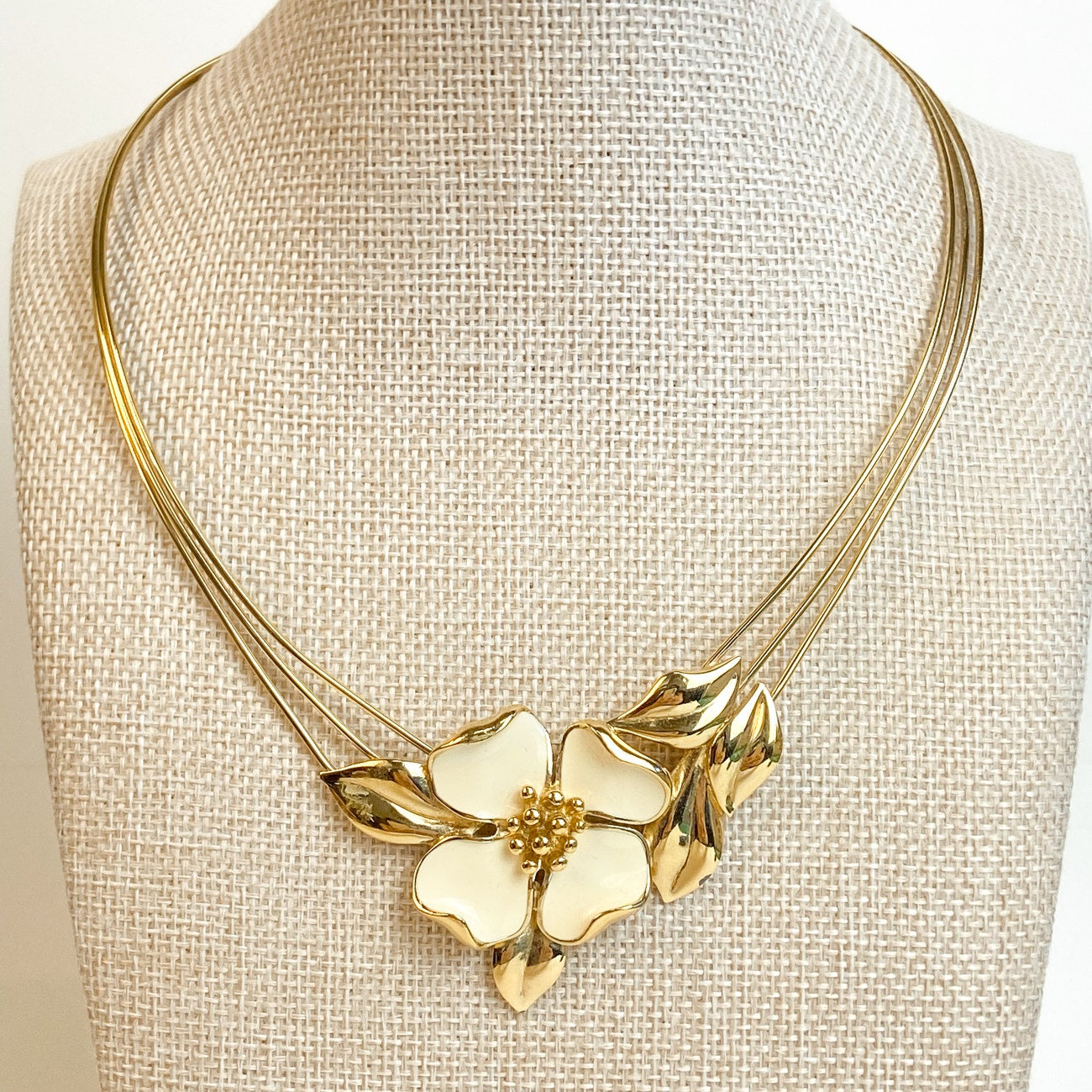 Trifari Cream Floral Collar Necklace Gold Tone MCM Torque Dogwood Design