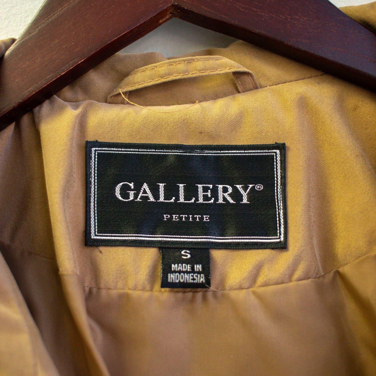 Gallery Vintage Puffy Beige Ornate Stitch Windbreaker Size Petite Small