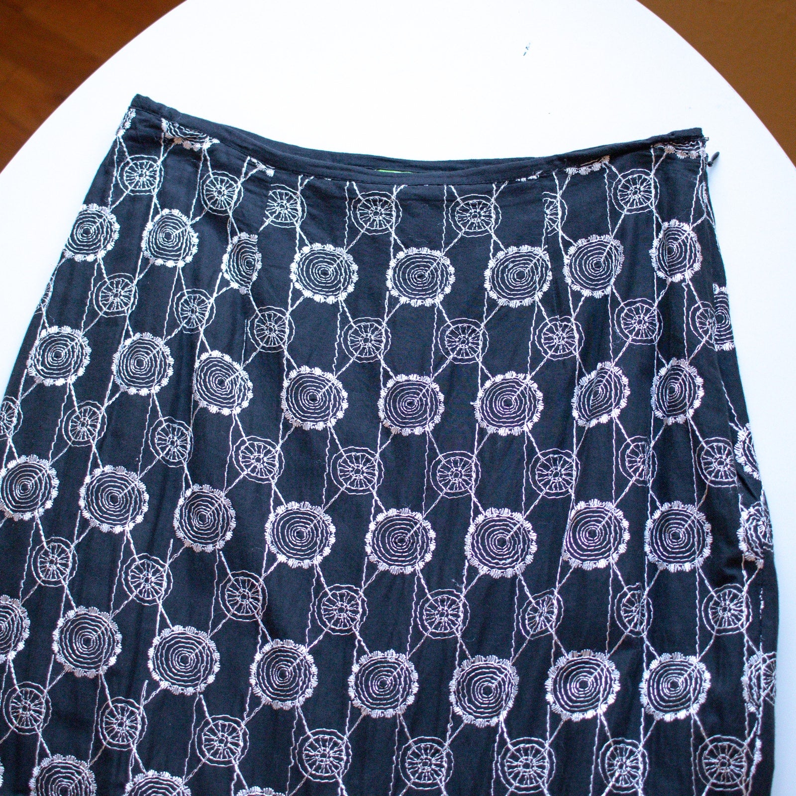 Femme Vintage Black and White Floral Stitchery Lined Maxi Skirt Size Small