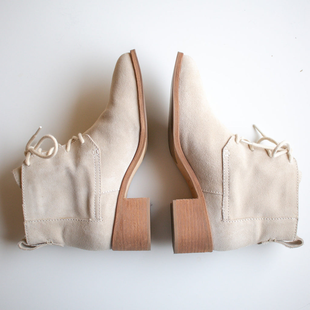 Wilder White Suede All-Season Boots Size 7