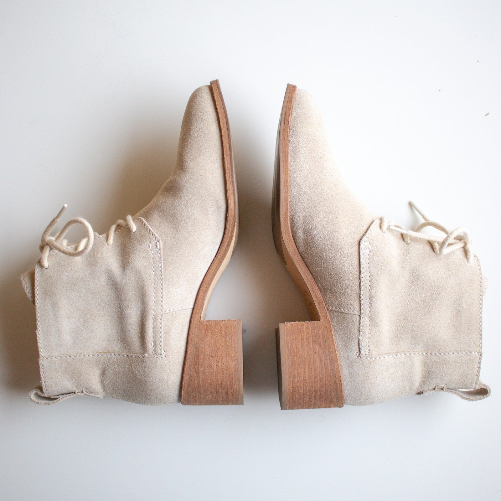 Wilder White Suede All-Season Boots Size 7