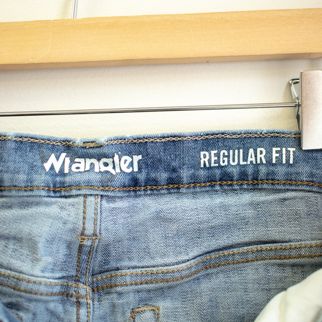 Wrangler  Light Wash Straight Leg Jeans Size 33x32