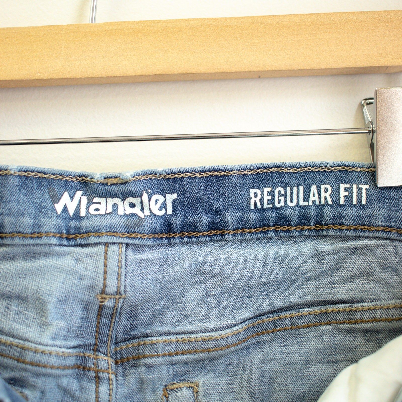 Wrangler  Light Wash Straight Leg Jeans Size 33x32