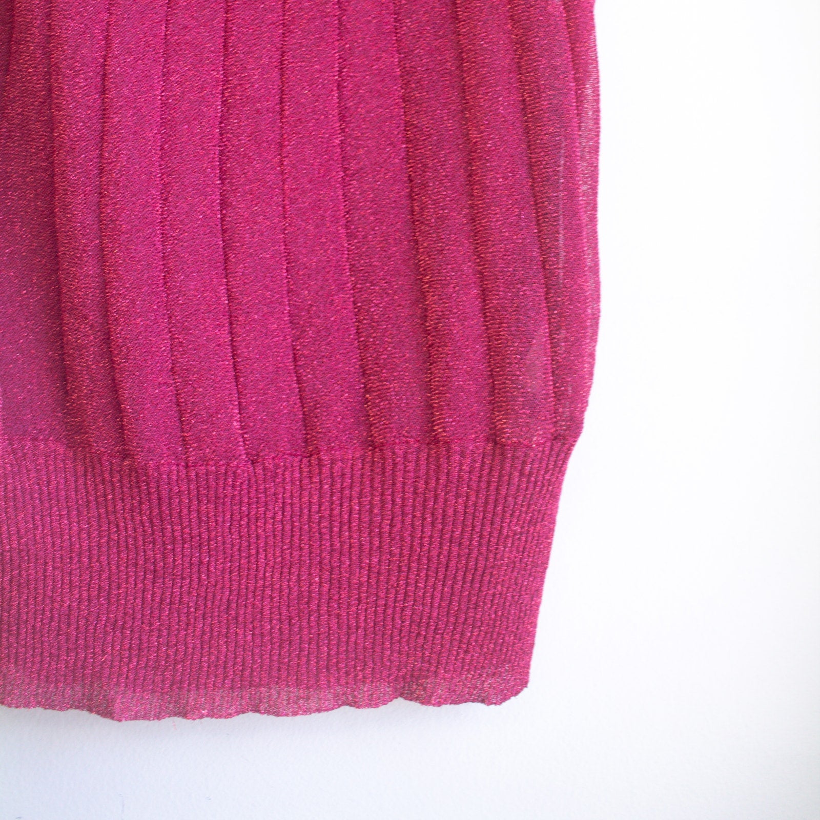 Laundry by Shelli Segall Sparkly Cranberry Top Size Small