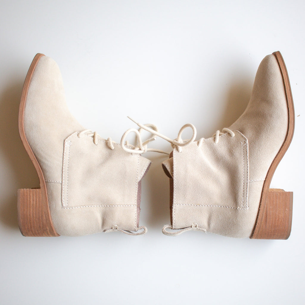 Wilder White Suede All-Season Boots Size 7