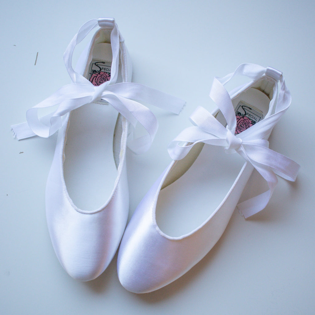 Special Occasions by Saugus Shoe Satin White Ballet Shoes Size 8W