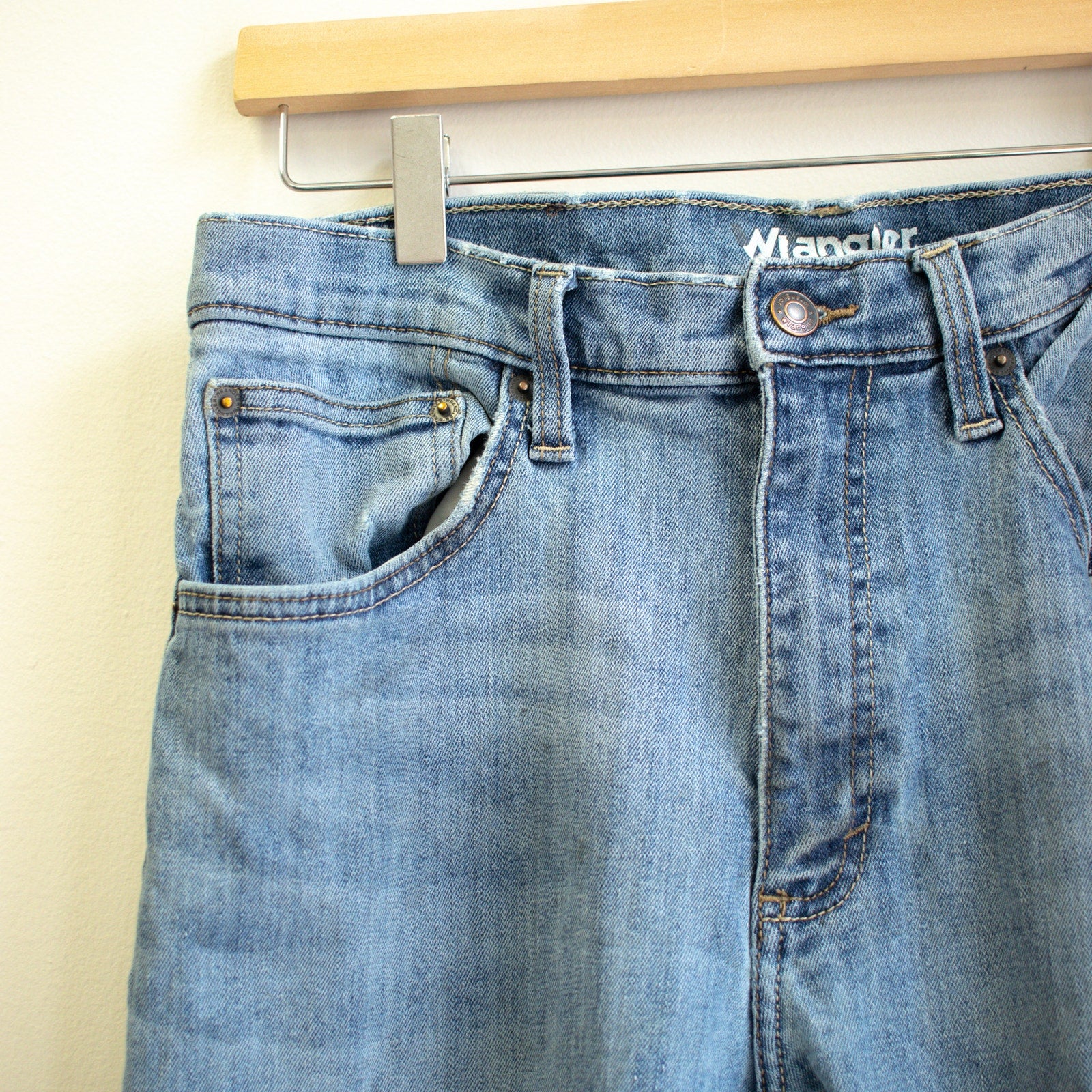 Wrangler  Light Wash Straight Leg Jeans Size 33x32