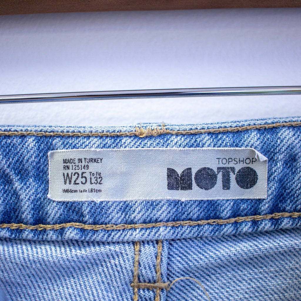 Topshop MOTO W25 x L32 Straight Fit Light Wash Jeans