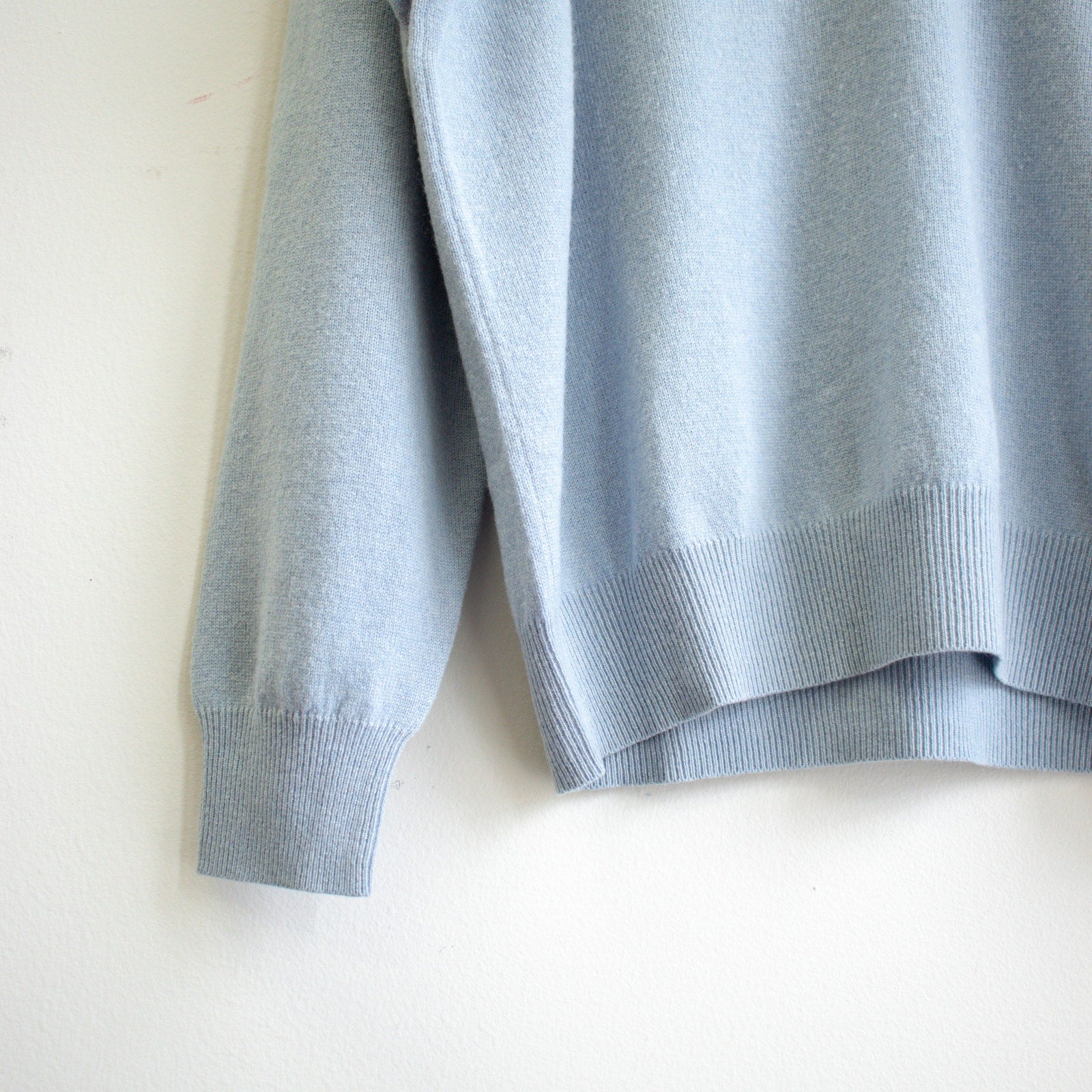 Jos. A. Bank Blue Cashmere V-Neck Sweater Size Medium