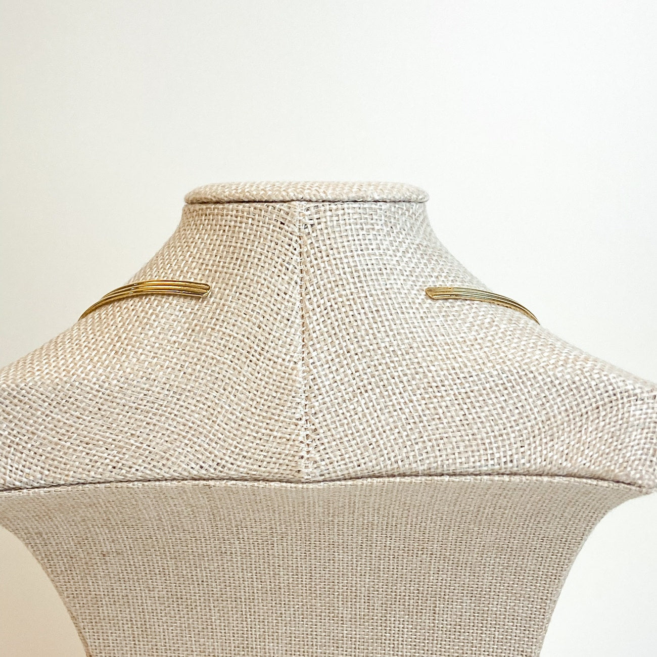 Trifari Cream Floral Collar Necklace Gold Tone MCM Torque Dogwood Design