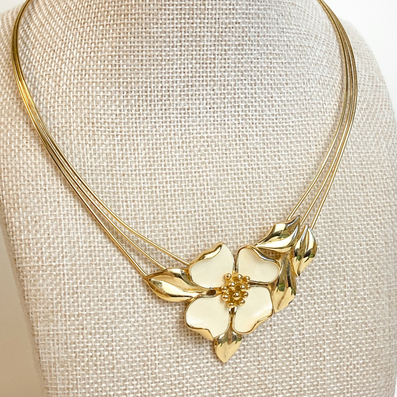 Trifari Cream Floral Collar Necklace Gold Tone MCM Torque Dogwood Design