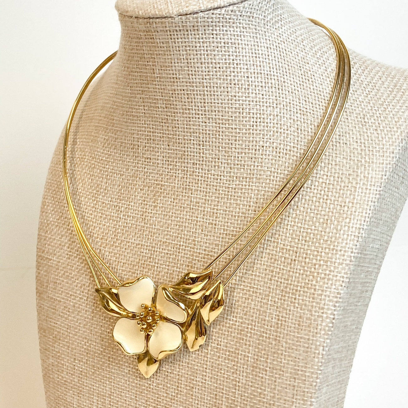 Trifari Cream Floral Collar Necklace Gold Tone MCM Torque Dogwood Design
