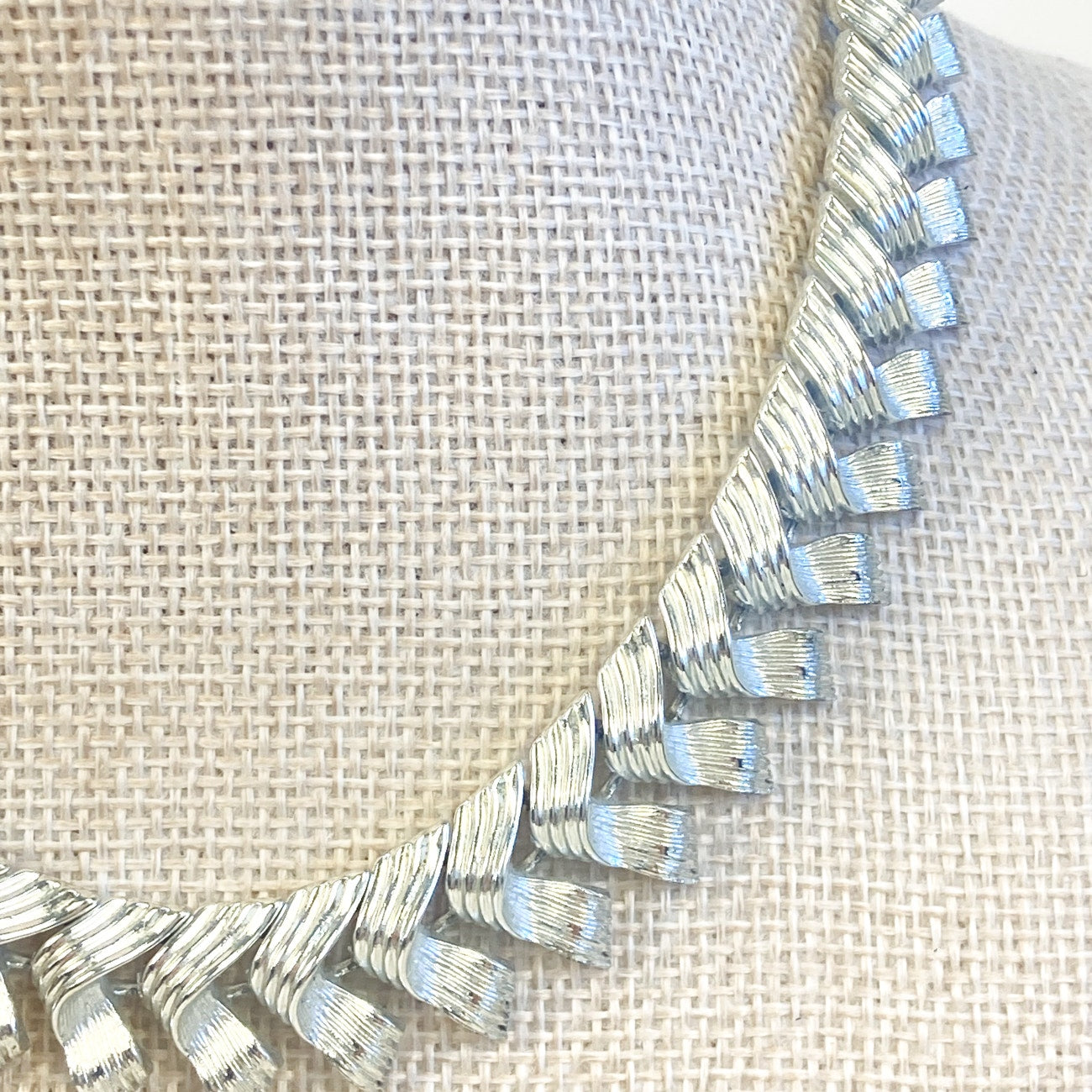 Lisner 1960s Choker Vintage Mid-Century Necklace